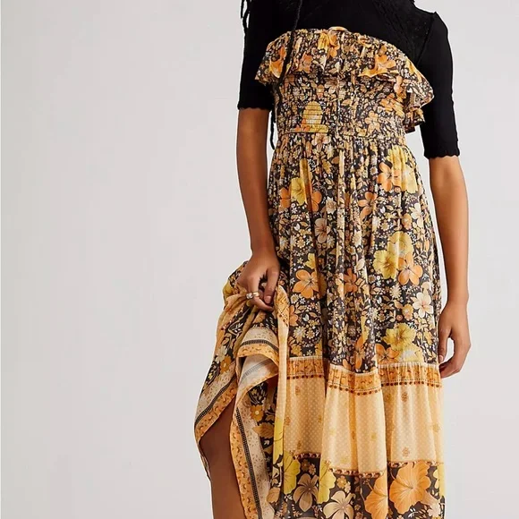 Floral Hibiscus Lane Strapless Flutter Midi Dress - Licorice - Picture 6 of 10